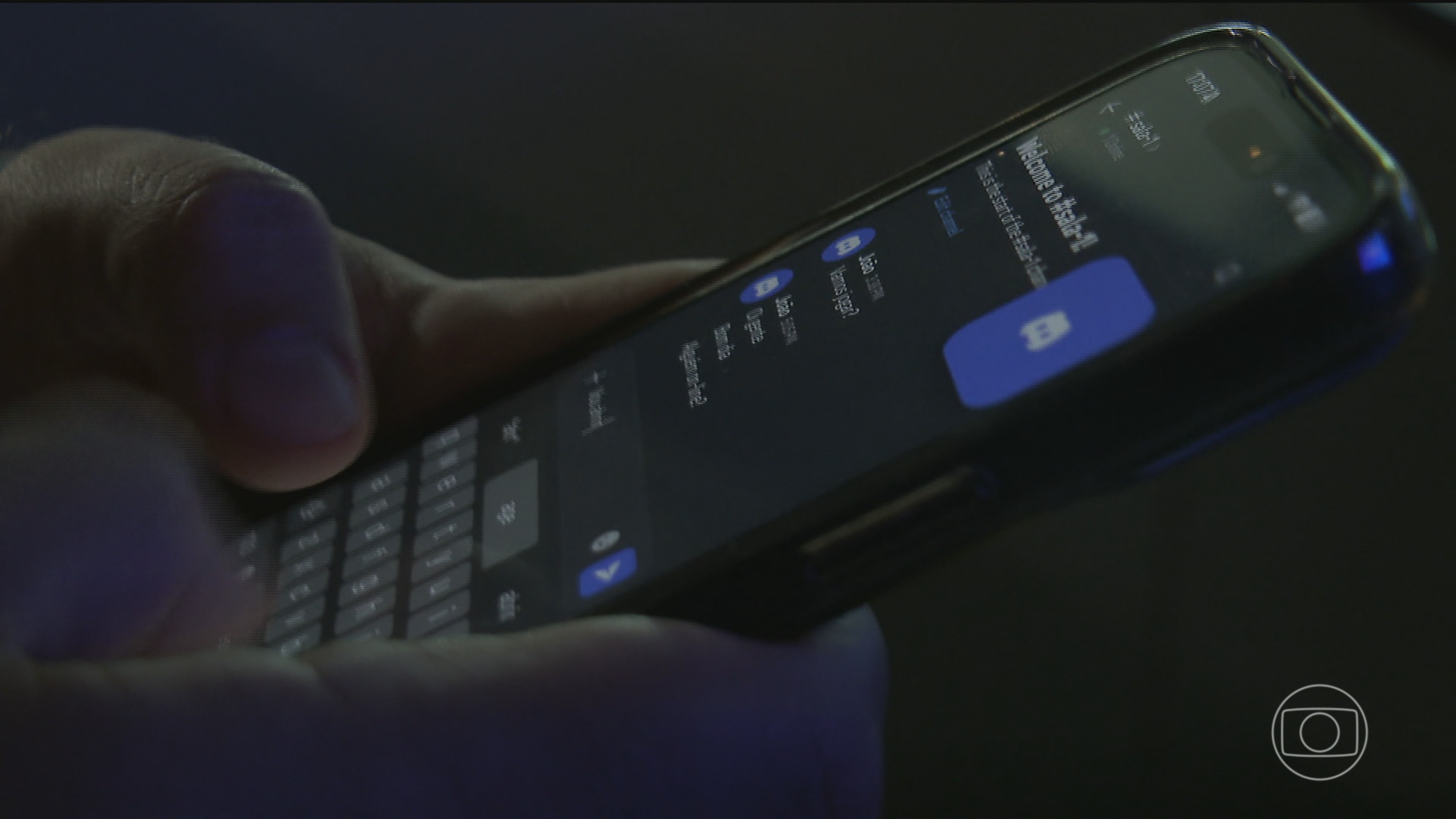 A ANPD determinou que o Discord suspendesse os recursos de vídeo e compartilhamento de tela no Brasil, e a plataforma já cumpriu a ordem. A decisão acontece após um caso devastador envolvendo uma adolescente de 13 anos e a constatação de falhas graves na proteção de menores dentro da plataforma.

A suspensão é uma resposta regulatória forte respaldada pelo ECA Digital. Mensagens de texto e chamadas de voz continuam funcionando, mas as lives ficam fora do ar até o Discord comprovar medidas eficientes de segurança. Um precedente importante para a proteção de crianças no ambiente digital.