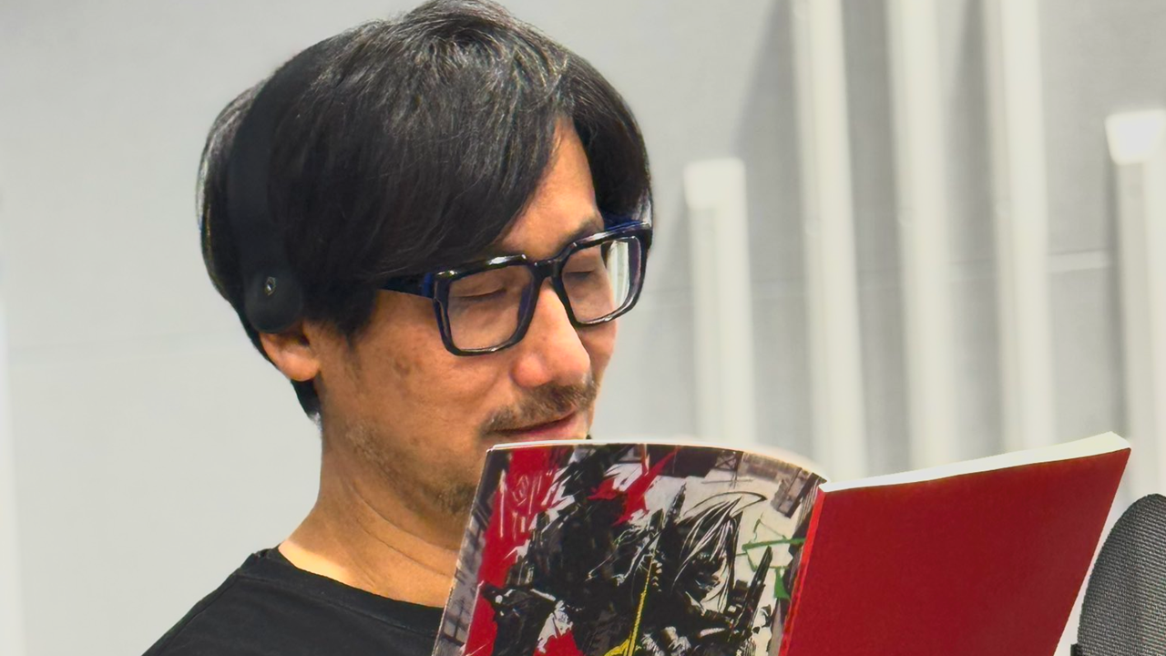 Hideo Kojima está voltando ao universo de Cyberpunk. A CD Projekt Red confirmou que o lendário criador de games vai reprisar seu papel de Cyberpunk 2077 como Hideyoshi Oshima em Cyberpunk: Edgerunners 2.

A participação é mais do que uma ponta rápida: Kojima vai interpretar o famoso diretor de braindance que estava no Konpeki Plaza em Cyberpunk 2077. Todos os 10 episódios da nova temporada estreiam em 20 de outubro de 2026, e a expectativa já está enorme.

Se você quer voltar a Night City antes da estreia, Cyberpunk 2077 é o caminho ideal. O crossover entre anime e games ganhou um reforço de peso com um dos criadores mais reconhecíveis da indústria.