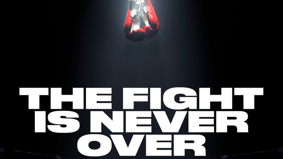 A EA Sports confirmou finalmente que Fight Night está voltando, encerrando uma espera de 15 anos desde Fight Night Champion. O teaser é simples, com luvas de boxe penduradas sobre um ringue, mas acerta em cheio nos fãs que nunca saíram do corner.

O retorno merece mais do que nostalgia. A EA precisa apoiar os desenvolvedores, evitar um lançamento apressado e quebrado e resistir à tentação de transformar uma série de boxe querida em um produto focado em monetização. Depois de tanto tempo, Fight Night deve honrar seu legado e quem o constrói.