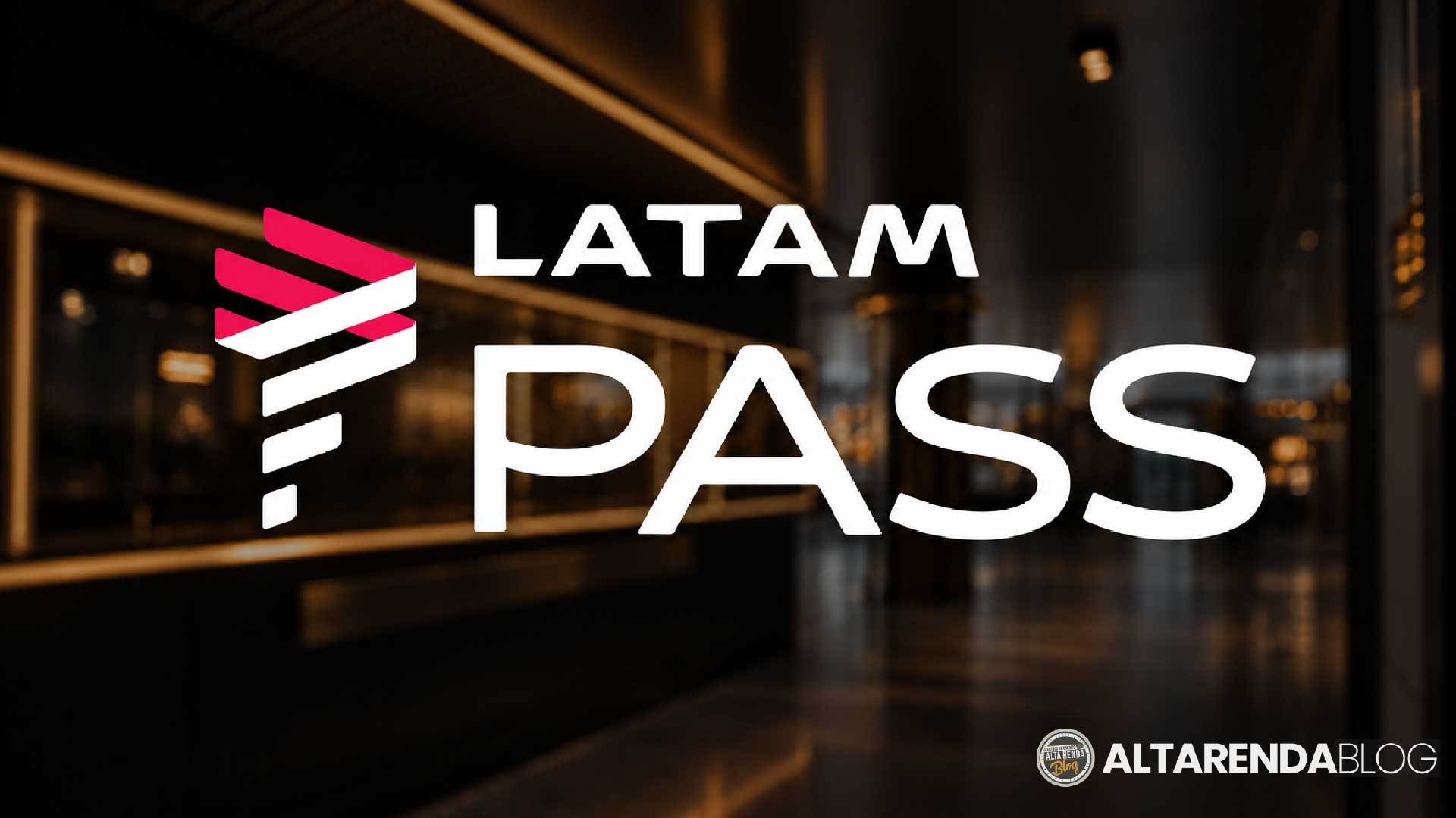 Se o seu cartão dá acesso a sala VIP e o seu voo sai de Guarulhos no fim da tarde, é melhor se planejar: o LATAM VIP Lounge do Terminal 3 agora bloqueia a entrada pelos programas Visa Airport Companion e DragonPass das 15h às 22h30, todos os dias. Antes, o bloqueio começava às 18h, ou seja, a janela restrita saltou de quatro horas e meia para sete horas e meia e passou a engolir boa parte das partidas da tarde.

A sala continua funcionando 24 horas para os clientes das cabines Premium da própria LATAM e para os elegíveis do programa LATAM Pass. A companhia afirma que os acessos por programas e parceiros externos são complementares e podem ser ajustados conforme a disponibilidade e as necessidades operacionais locais, sempre com o objetivo de preservar o conforto dos seus clientes. Na prática, o benefício continua existindo, mas quem manda agora é o relógio.

Vale fazer a conta antes de sair de casa. A entrada é permitida até três horas antes da partida, com permanência máxima de três horas, então voos entre 18h e 22h30 caem inteiros dentro do período bloqueado pelos programas. Voos entre 1h30 e 15h são a aposta mais segura, e partidas entre 15h e 18h ainda funcionam se você chegar à porta antes das 15h. Confira sempre o app antes, porque a lotação pode restringir o acesso mesmo fora do bloqueio.