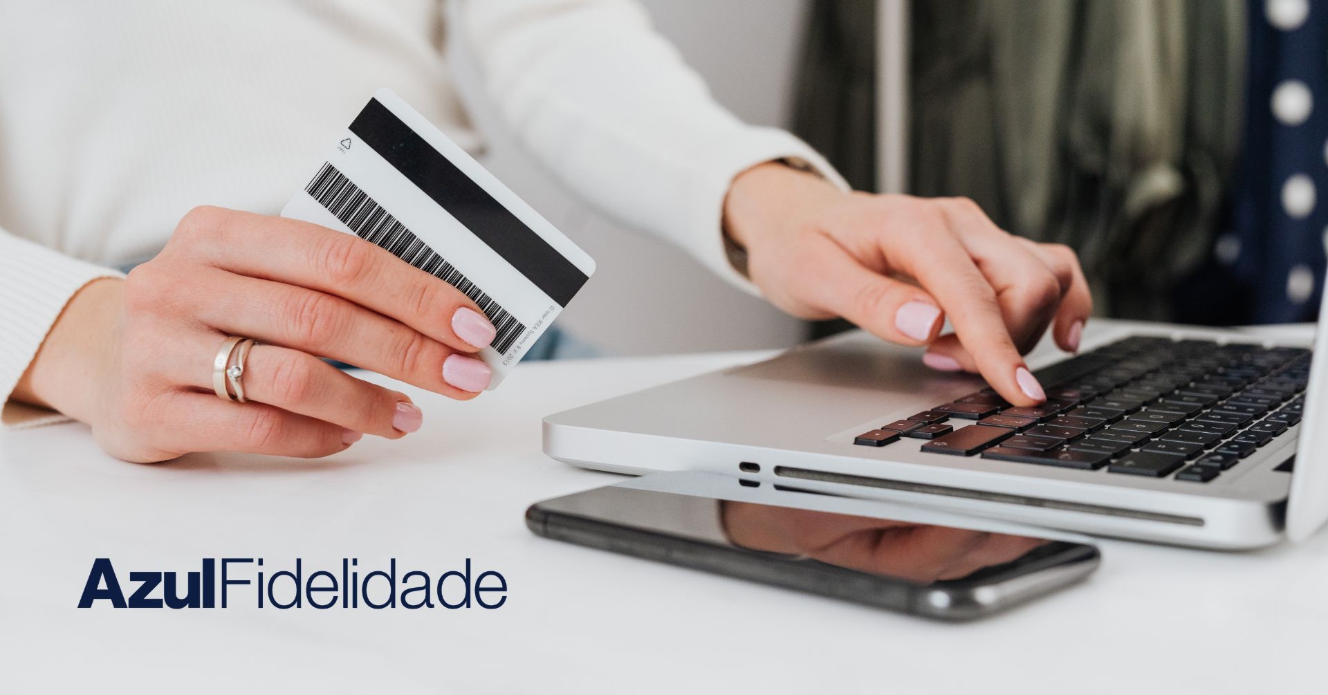 O Azul Fidelidade acaba de turbinar suas transferências de pontos com um bônus de até 120% em vários parceiros, incluindo a Esfera. É a chance perfeita para transformar seus pontos em viagens incríveis.

Fique de olho nas regras da promoção e realize sua transferência dentro do prazo para aproveitar ao máximo essa oportunidade.