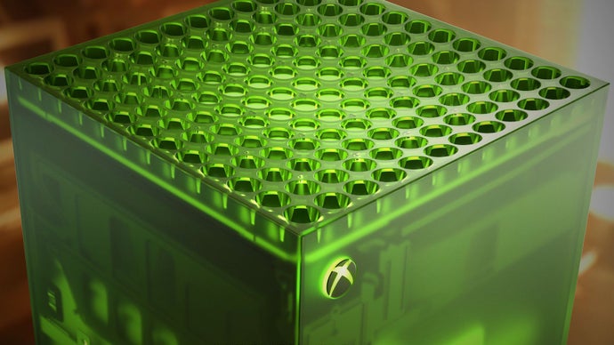 Para celebrar 25 anos de Xbox, a Microsoft vai lançar uma edição limitada do Series X diferente de tudo: um console translúcido em verde musgo que deixa você ver todos os componentes por dentro. Ele vem com um controle combinando, também transparente, e deve chegar na Black Friday.

O problema é o preço: segundo rumores, €899,99 / US$899,99, praticamente o mesmo valor de um PS5 Pro. Isso dói ainda mais depois que a Microsoft aumentou os preços dos consoles e demitiu milhares de pessoas na divisão Xbox neste ano. É difícil aceitar um produto premium enquanto os desenvolvedores sofrem com cortes e reestruturações agressivas.

Se você quer ter esse pedaço da história do Xbox, fique de olho nas lojas na Black Friday. É uma das edições mais marcantes já feitas pela marca.