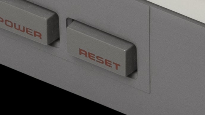 A indústria de jogos está passando por um reset brutal, e os novos dados apresentados na Gamescom Dev pintam um quadro alarmante. Depois de anos de expansão agressiva, as gigantes corporativas estão demitindo em ritmo recorde: mais de 10.140 cortes já foram anunciados em 2026, e as projeções agora chegam a 14.666 — quase o pior ano já registrado no setor.

Por trás das manchetes, a história é ainda mais sombria. A receita está cada vez mais concentrada em um punhado de megasucessos, enquanto desenvolvedores em início de carreira enfrentam apenas 4% de chance de conseguir um emprego em 12 meses. O custo humano é enorme: estima-se que 120 mil anos de experiência em jogos tenham deixado a indústria desde 2022.

A mensagem de especialistas é clara: não precisa ser assim. O caminho adiante exige equipes menores e sustentáveis, tratamento justo para quem faz jogos e compromisso real com a integridade criativa, em vez de pressão de acionistas. Quem ama jogos precisa prestar atenção — porque as pessoas que os criam estão sendo expulsas.