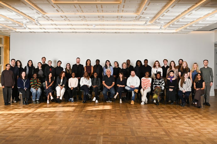 A BAFTA concedeu mais de £270 mil a 112 criativos emergentes no Reino Unido e na América do Norte por meio do Prince William BAFTA Bursary e dos programas de bolsas de 2026. O financiamento apoia o crescimento de carreiras em jogos, cinema e TV, com o bursary beneficiando 100 pessoas, um aumento de 40% em relação ao ano passado.

As bolsas de até £2.000 ajudam os beneficiários no Reino Unido a cobrir treinamento, equipamentos, software, mudança e até aulas de direção. No Reino Unido, os bolsistas podem receber até £12.000 para mensalidades e custos de vida, enquanto nos EUA os scholars podem receber até US$ 60.000 para estudar em instituições como NYU, Columbia e Stanford.

Num momento em que demissões e fechamentos de estúdios continuam sufocando talentos criativos, o compromisso da BAFTA mostra como é o investimento real em desenvolvedores, artistas e contadores de histórias. É um lembrete poderoso de que o futuro dos jogos e das artes audiovisuais depende de abrir portas, não de fechá-las.