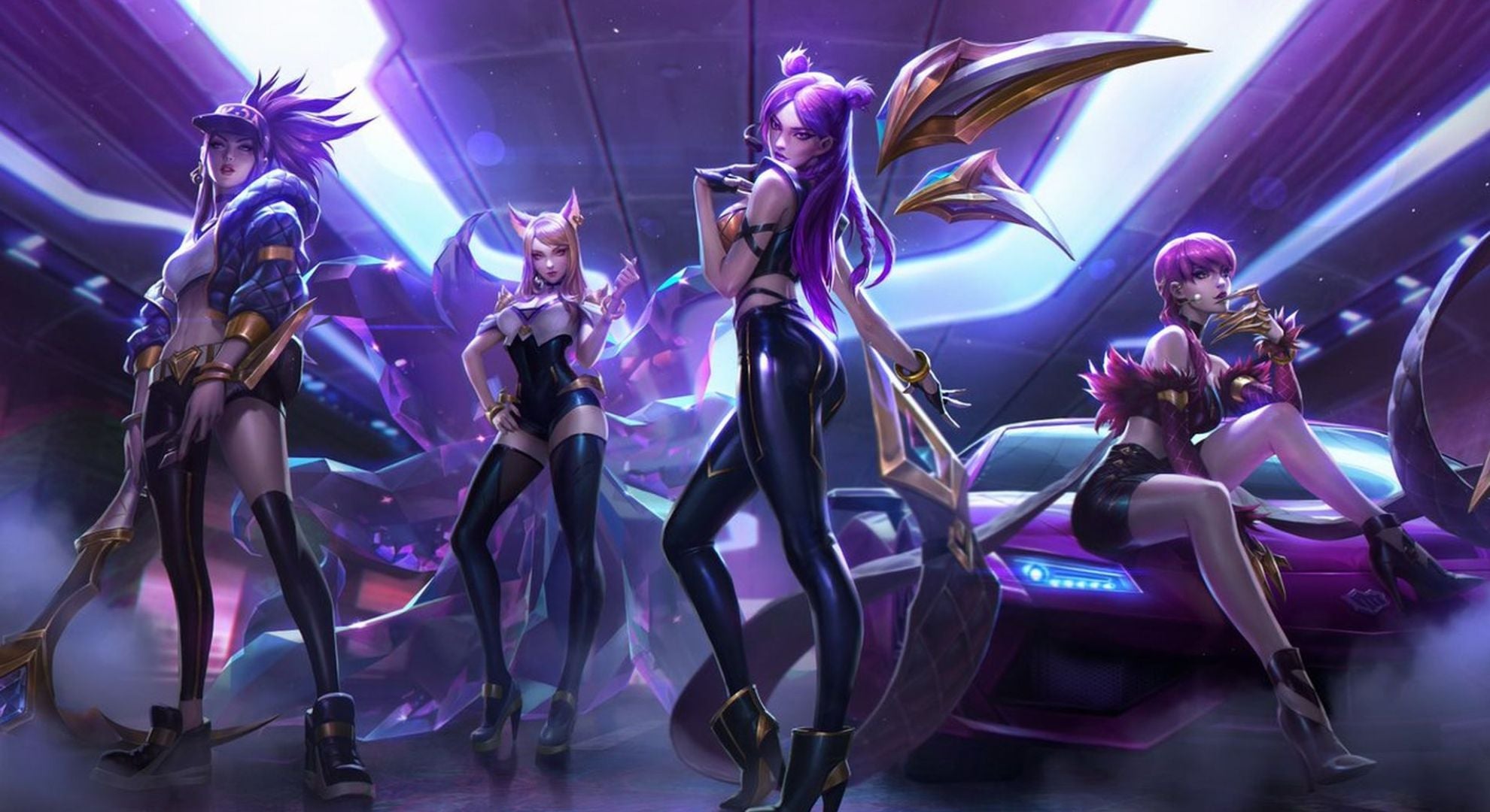 As contas oficiais da K/DA acordaram depois de seis anos de silêncio e a comunidade foi ao delírio. Novas imagens de perfil e banner, agora com chamas rosa-choque e magenta, além da limpeza total das postagens antigas, apontam para algo grande vindo do grupo virtual de K-pop.

Estreando no Mundial de League of Legends de 2018, a K/DA marcou época com POP/STARS, a primeira música de um girl group de K-pop a conquistar a certificação Platina da RIAA. O EP All Out, de 2020, só aumentou a expectativa em torno de Ahri, Akali, Evelynn e Kai'Sa.

Vazamentos de datamine sugerem um conceito de skin Firestarter e uma nova música registrada, enquanto Madison Beer diz que adoraria voltar. Com o Mundial acontecendo agora e a grande final marcada para 14 de novembro, o timing parece calculado. A Riot segue em silêncio, mas a internet já decidiu.