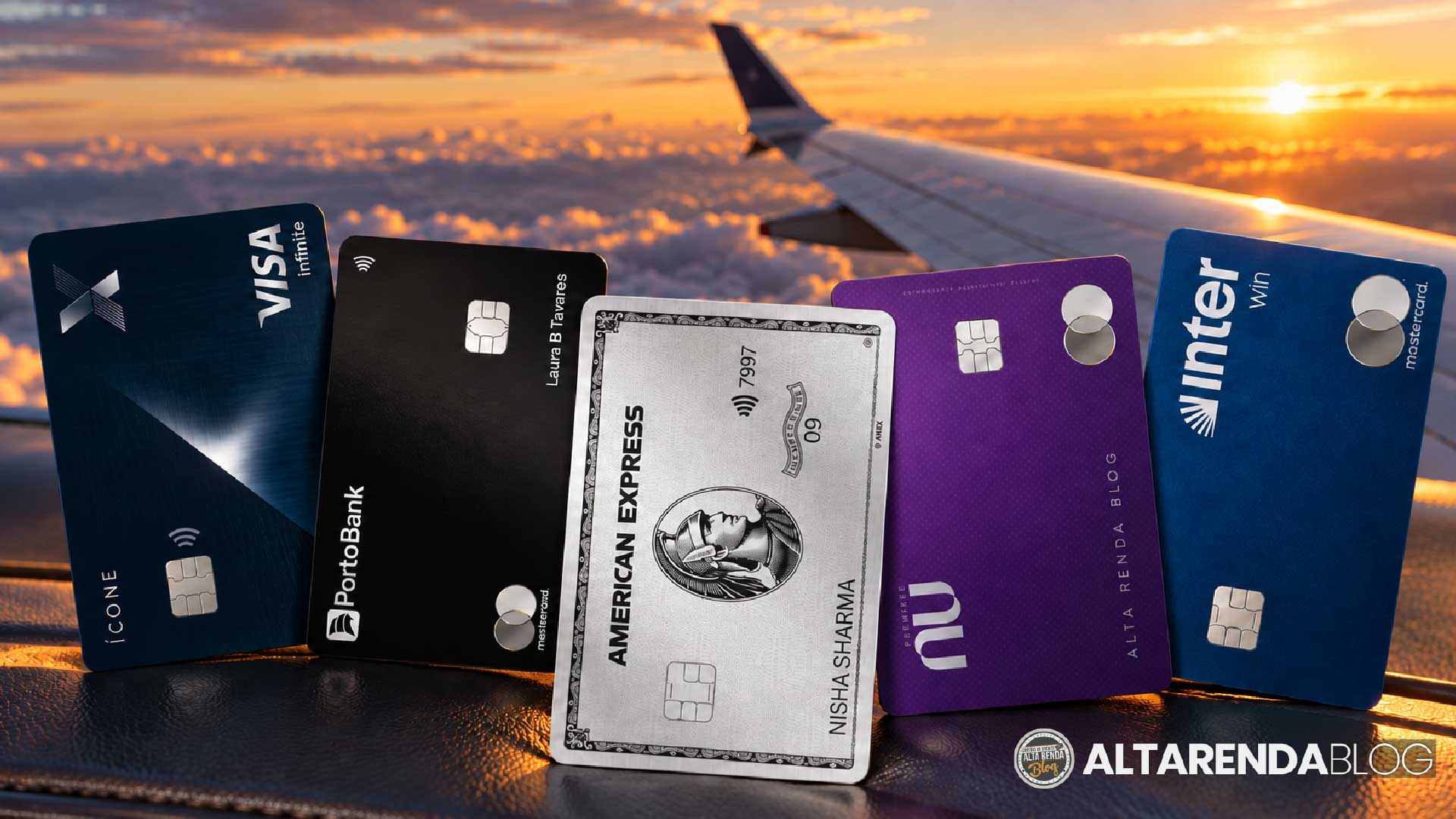 Uma onda rara de promoções está tomando o mercado brasileiro de cartões premium, e o timing não poderia ser melhor. Sete cartões das categorias Black, Platinum e Infinite estão liberando isenção de anuidade por 12 meses, ou em alguns casos para sempre, em uma economia que pode passar de R$ 9.000 apenas no primeiro ano.

Do Amex The Platinum Card do Bradesco ao Ultravioleta Mastercard Black do Nubank, cada oferta combina o corte na anuidade com benefícios que realmente importam: acesso a salas VIP em aeroportos, programas de pontos, cashback e serviços de concierge. O detalhe mora nas metas de gastos, e conhecê-las é o que separa um ganho de verdade de um custo travado no orçamento.

Para quem já movimenta um bom volume mensal no cartão, essas promoções podem se pagar logo na largada. Vale comparar as exigências reais com o seu próprio perfil antes de aderir e, se os seus gastos internacionais forem altos, uma conta global em dólar ajuda a aproveitar ainda mais esses benefícios.